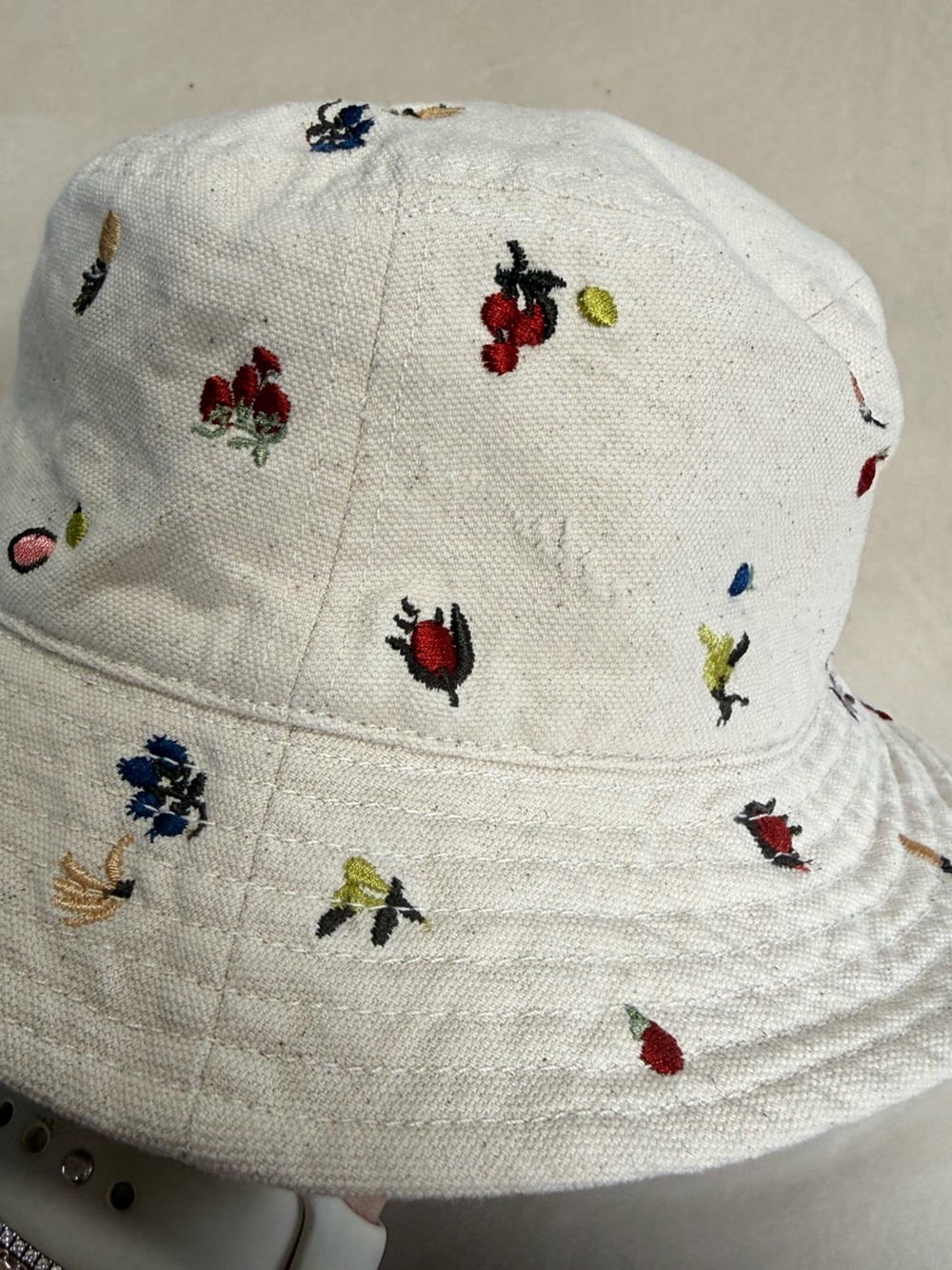 Madewell 90’s fruit embroidered bucket hat - Picture 3 of 7